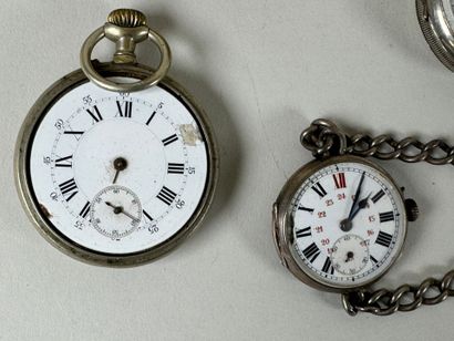 Lot comprenant :
- deux montres de gousset.
-...