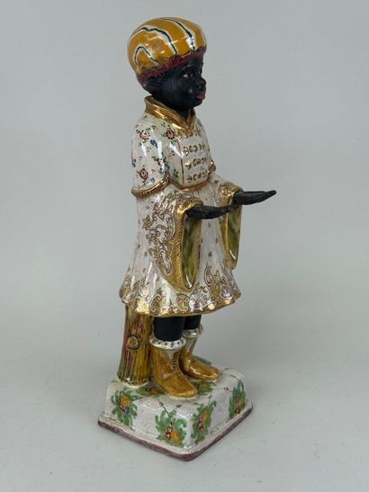Important sujet en faïence polychrome figurant...