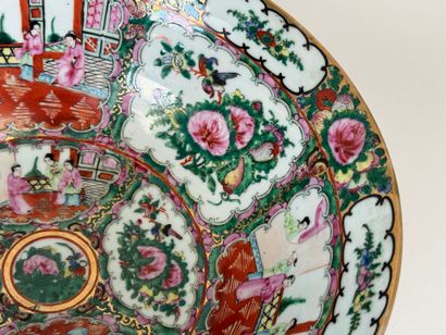 ASIE, XXe.
Grande coupe ou jatte en porcelaine...
