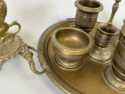 Nécessaire de fumeur comprenant cinq éléments...