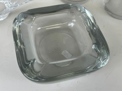 Lot comprenant :
- DAUM. Vide-poche en cristal...