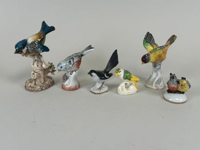 Petite collection de six sujets en porcelaine...