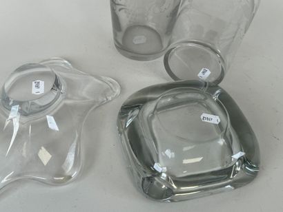 Lot comprenant :
- DAUM. Vide-poche en cristal...