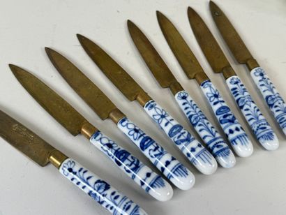 Lot comprenant :
- deux boîtes à bijoux en...