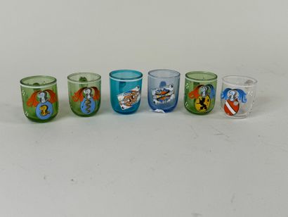 Série de six petites tasses ou chopes en...