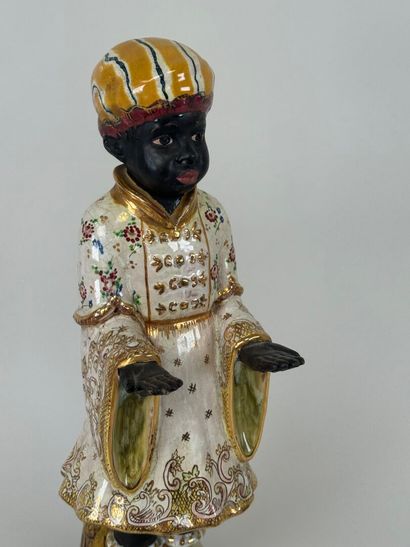 Important sujet en faïence polychrome figurant...