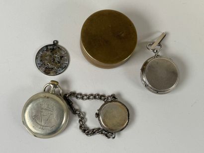 Lot comprenant :
- deux montres de gousset.
-...