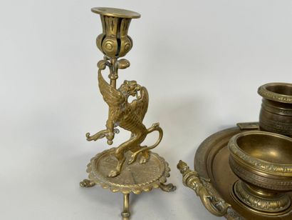 Nécessaire de fumeur comprenant cinq éléments...