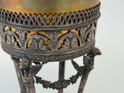 Coupe ajourée sur pied à décor de feuillages...