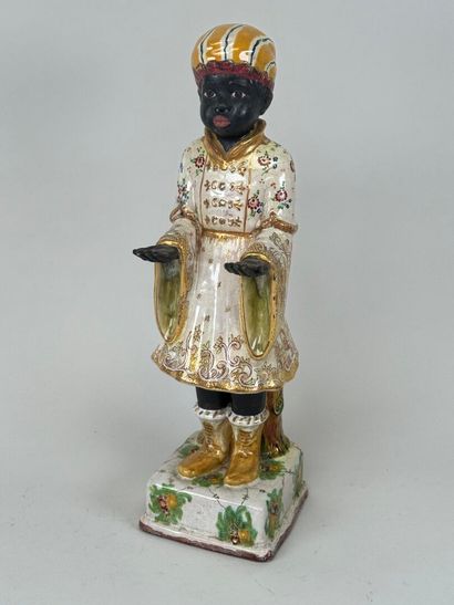 Important sujet en faïence polychrome figurant...