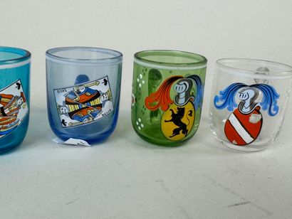 Série de six petites tasses ou chopes en...