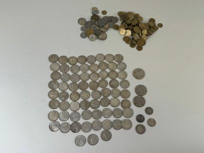 Monnaies en argent :
- 67 pièces de 5 francs...