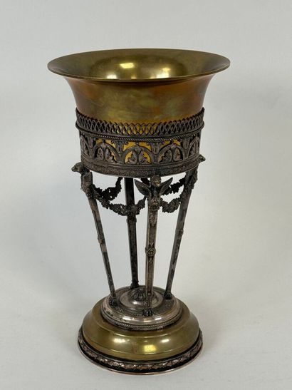 Coupe ajourée sur pied à décor de feuillages...