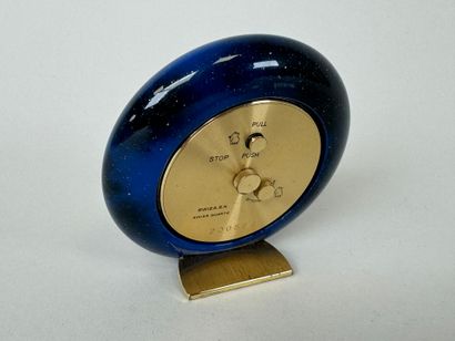SWIZA.
Petit réveil circulaire en métal bleu...