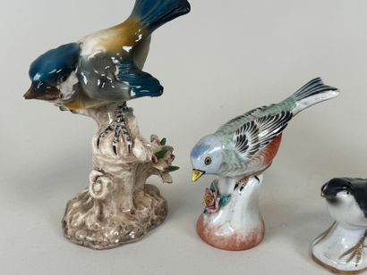 Petite collection de six sujets en porcelaine...