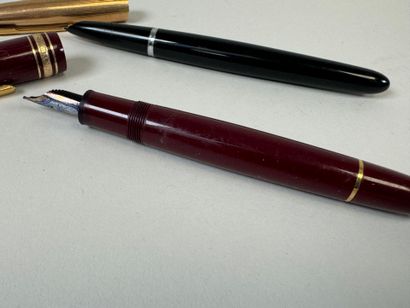 Lot comprenant :
- MONT-BLANC.
Modèle MEISTERSTUCK.
Stylo...