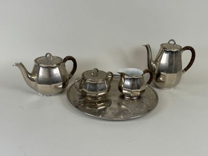 Partie de service à café et thé en porcelaine...