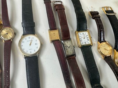 Lot de bijoux fantaisie dont montres dont...
