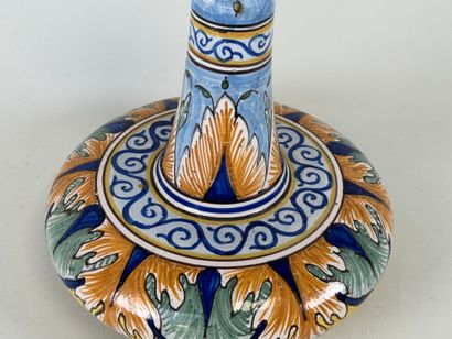 NEVERS, MONTAGNON.
Grand vase en faïence...