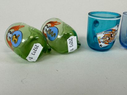Série de six petites tasses ou chopes en...
