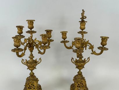Paire de flambeaux à quatre bras de lumière...