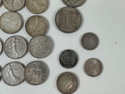 Monnaies en argent :
- 67 pièces de 5 francs...