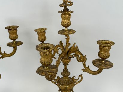 Paire de flambeaux à quatre bras de lumière...