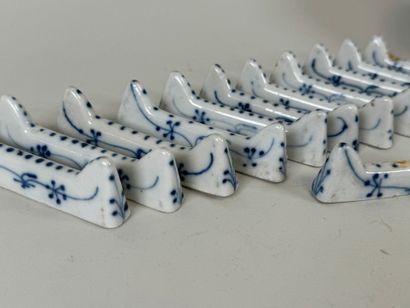 Lot comprenant :
- deux boîtes à bijoux en...