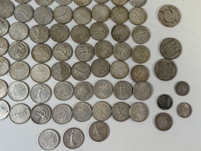 Monnaies en argent :
- 67 pièces de 5 francs...