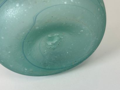 Vase en patte de verre bleuté dans le goût...