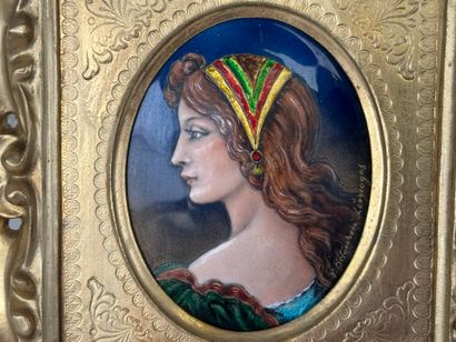 R. BETOURNEà Limoges.
Profil de femme.
Miniature...
