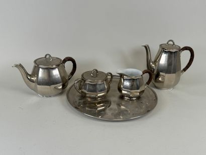 Partie de service à café et thé en porcelaine...