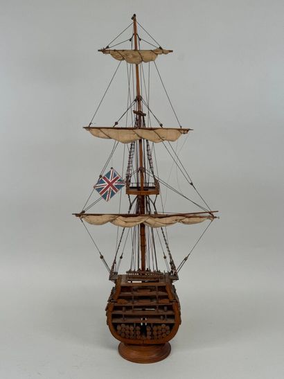 Coupe transversale de pont de bateau en maquette...