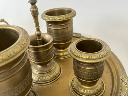 Nécessaire de fumeur comprenant cinq éléments...