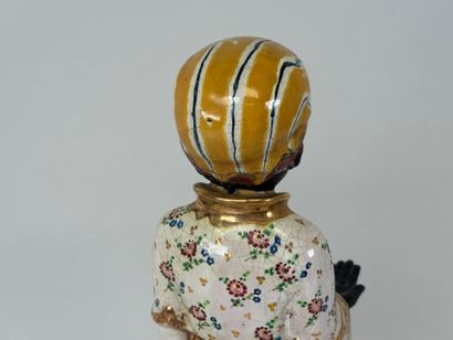 Important sujet en faïence polychrome figurant...
