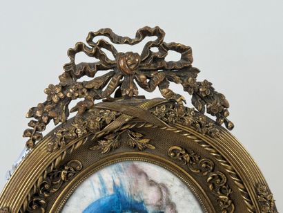 École, vers 1900.
Femme au chapeau.
Miniature...