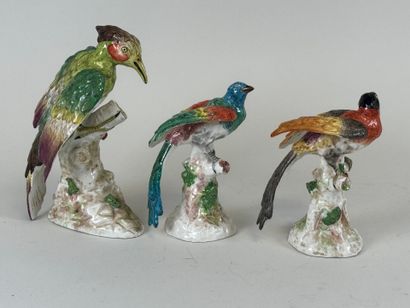 MEISSEN.
Trois sujets en porcelaine polychrome...