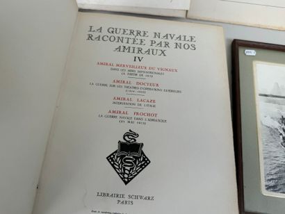 Lot divers comprenant :
- un livre sur Napoléon,...
