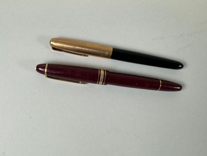 Lot comprenant :
- MONT-BLANC.
Modèle MEISTERSTUCK.
Stylo...