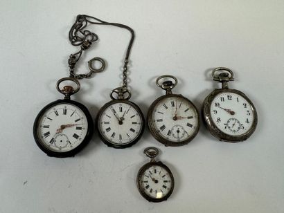 Cinq montres de gousset en argent.
On y joint...
