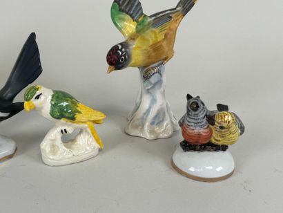 Petite collection de six sujets en porcelaine...