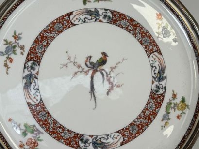 Lot comprenant :
- Théodore HAVILAND, plat...
