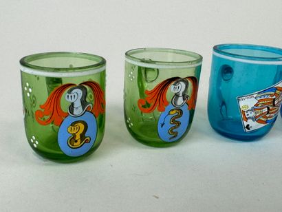 Série de six petites tasses ou chopes en...