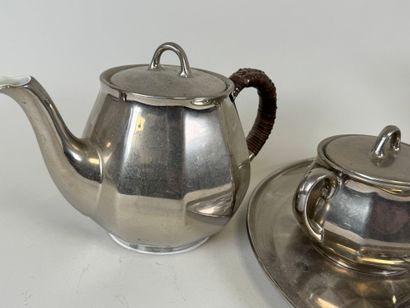 Partie de service à café et thé en porcelaine...