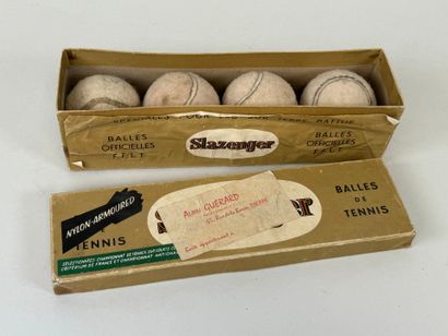 SLAZENGER.
Set de quatre balles officielles...