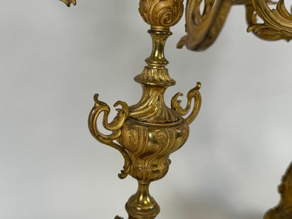 Paire de flambeaux à quatre bras de lumière...