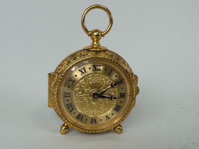 IMHOF Trianon.
Petit réveil en métal doré,...
