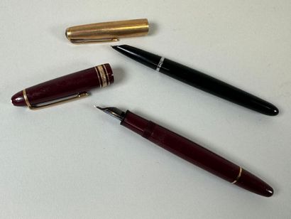 Lot comprenant :
- MONT-BLANC.
Modèle MEISTERSTUCK.
Stylo...