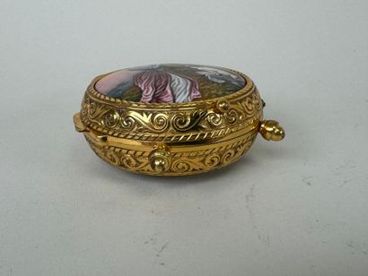 IMHOF Trianon.
Petit réveil en métal doré,...