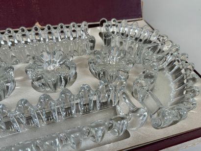 BAYEL.
Centre de table en cristal moulé à...